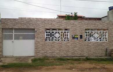 Imagem: A casa possui 2 Dormitórios, 2 Banheiros, 5 Vagas na garagem