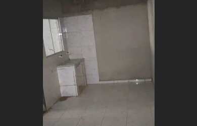 Imagem: A casa possui 2 Dormitórios, 1 Banheiro, 2 Vagas na garagem