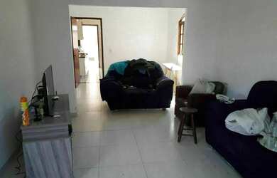 Imagem: A casa possui 3 Dormitórios, 2 Banheiros, 3 Vagas na garagem