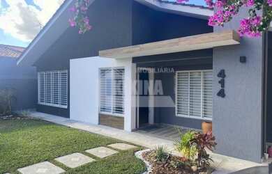 Imagem: A casa possui 4 Dormitórios, 1 Banheiro, 1 Vaga na garagem