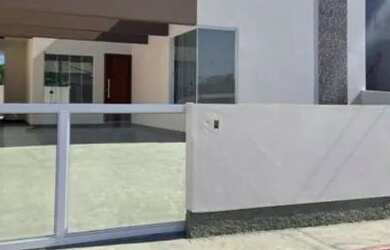 Imagem: A casa possui 3 Dormitórios, 2 Banheiros, 2 Vagas na garagem