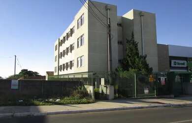 Imagem: O apartamento possui 3 Dormitórios, 1 Banheiro, 1 Vaga na garagem