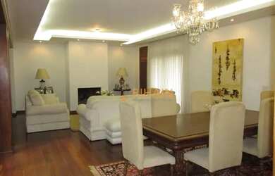 Imagem: A casa possui 5 Dormitórios, 5 Banheiros, 5 Vagas na garagem