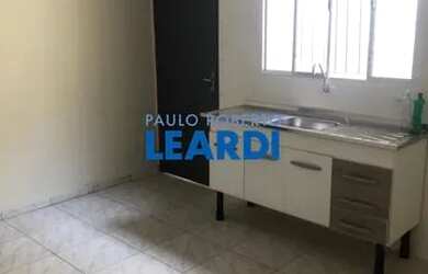 Imagem: A casa possui 3 Dormitórios, 1 Banheiro, 1 Vaga na garagem