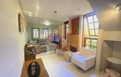 Imagem: A casa possui 3 Dormitórios, 3 Banheiros, 2 Vagas na garagem