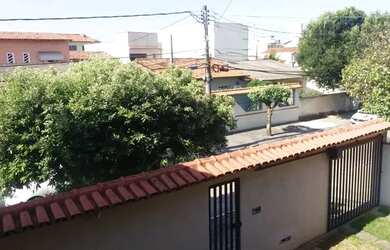 Imagem: A casa possui 4 Dormitórios, 3 Banheiros, 4 Vagas na garagem