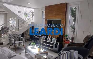 Imagem: A casa em condomínio possui 4 Dormitórios, 3 Banheiros, 2