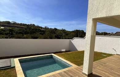 Imagem: A casa e possui 4 Dormitórios, Suítes, 3 Banheiros, 2 Vagas