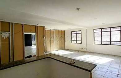 Imagem 15: Amplo Ponto Comercial para Locação 497m², 3 Salas e 6 Vagas na Água...