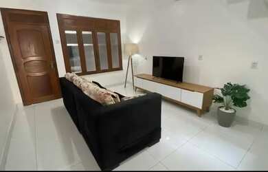 Imagem: A casa possui 2 Dormitórios, 2 Banheiros, 1 Vaga na garagem