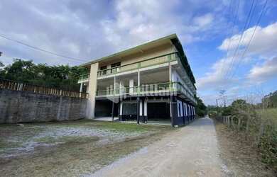 Imagem: O depósito possui 5 Vagas na garagem, 1900m² de Área e está