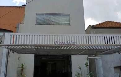 Imagem: O depósito possui 2 Vagas na garagem, 375m² de Área e está