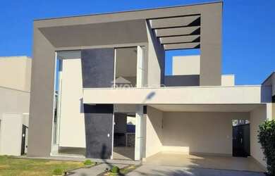 Imagem: A casa possui 4 Dormitórios, 5 Banheiros, 4 Vagas na garagem