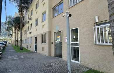 Imagem: O apartamento possui 3 Dormitórios, 1 Banheiro, 1 Vaga na garagem