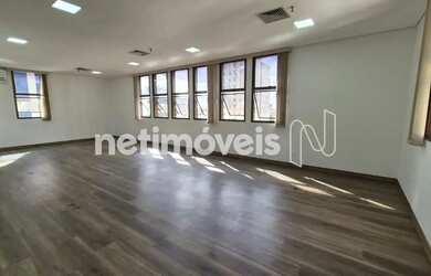 Imagem: O depósito possui 1 Vaga na garagem e 117m² de Área e está