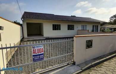 Imagem: A casa possui 2 Dormitórios, 1 Banheiro, 1 Vaga na garagem