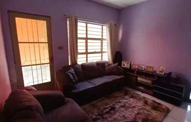 Imagem: A casa possui 2 Dormitórios, 1 Banheiro e está localizado