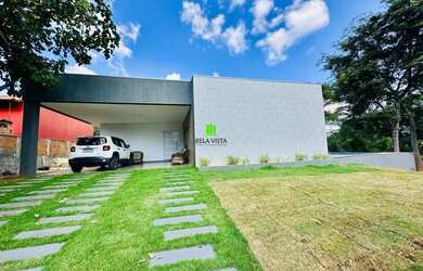 Imagem: A casa em condomínio possui 3 Dormitórios, 2 Banheiros, 2