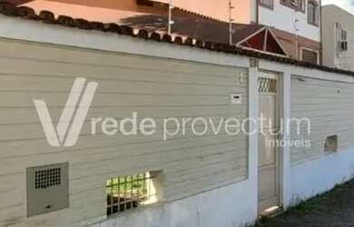 Imagem: A casa possui 3 Dormitórios, 2 Banheiros, 4 Vagas na garagem