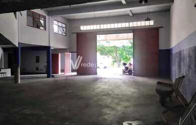 Imagem: O depósito possui 5 Vagas na garagem, 894m² de Área e está