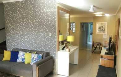 Imagem: A casa possui 3 Dormitórios, 3 Banheiros, 2 Vagas na garagem