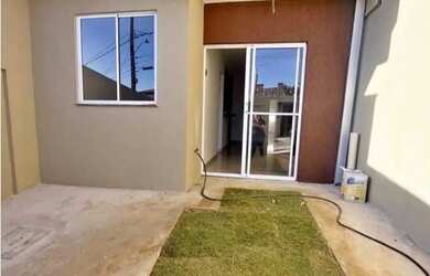 Imagem: A casa possui 2 Dormitórios, 2 Banheiros e está localizado