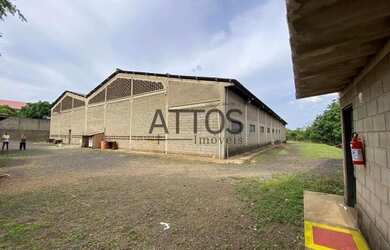 Imagem: O depósito possui 5 Vagas na garagem, 2.438m² de Área e