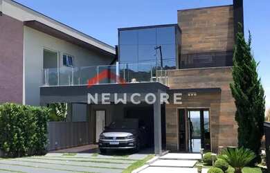 Imagem: A casa em condomínio possui 4 Dormitórios, 5 Banheiros, 4