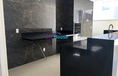 Imagem: A casa em condomínio possui 4 Dormitórios, 5 Banheiros, 4