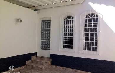 Imagem: A casa possui 2 Dormitórios, 1 Banheiro, 1 Vaga na garagem