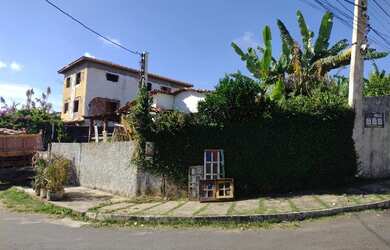 Imagem: A casa possui 4 Dormitórios, 3 Banheiros, 2 Vagas na garagem