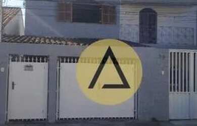 Imagem: A casa possui 3 Dormitórios, 2 Banheiros, 2 Vagas na garagem