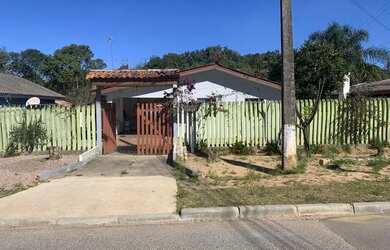 Imagem 2: Casa no Tatuquara. 300m² de Área, 3 Vagas na garageme2 Dormitórios