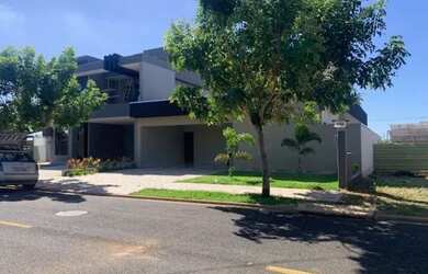 Imagem: A casa em condomínio possui 3 Dormitórios, 3 Banheiros, 4