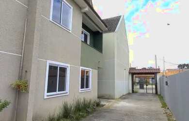 Imagem: A casa possui 3 Dormitórios, 3 Banheiros, 2 Vagas na garagem