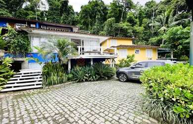 Imagem: A casa em condomínio possui 5 Dormitórios, 5 Banheiros, 2