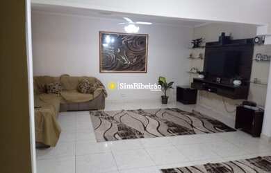 Imagem: A casa possui 3 Dormitórios, 2 Banheiros, 4 Vagas na garagem