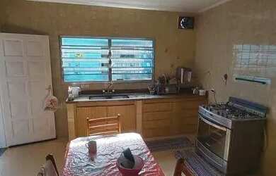 Imagem: A casa possui 2 Dormitórios, 1 Banheiro, 1 Vaga na garagem