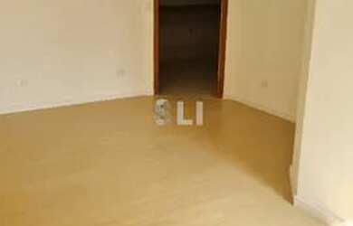 Imagem: O apartamento possui 3 Dormitórios, 1 Banheiro, 1 Vaga na garagem