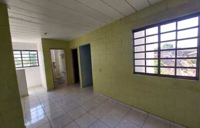 Imagem: O apartamento possui 2 Dormitórios, 1 Banheiro, 1 Vaga na garagem