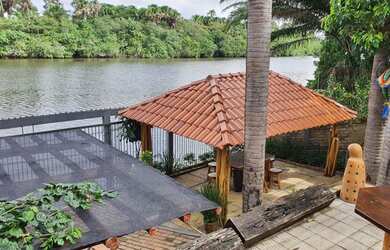 Imagem: A casa possui 4 Dormitórios, 5 Vagas na garagem e está localizado