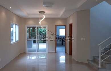 Imagem: A casa em condomínio possui 4 Dormitórios, 4 Banheiros, 2