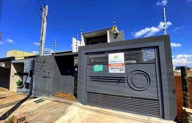 Imagem: A casa possui 3 Dormitórios, 4 Banheiros, 2 Vagas na garagem