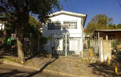 Imagem: A casa possui 3 Dormitórios, 3 Banheiros, 1 Vaga na garagem