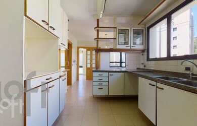 Imagem 7: Apartamento à venda em Vila Andrade com 225 m², 4 quartos, 1 suíte, 4 vagas