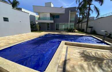 Imagem: A casa possui 5 Dormitórios, 5 Banheiros, 5 Vagas na garagem