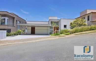 Imagem: A casa em condomínio possui 4 Dormitórios, 5 Banheiros, 3