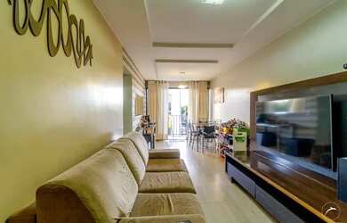 Imagem: O apartamento possui 2 Dormitórios, 1 Banheiro, 2 Vagas na