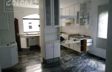 Imagem: A casa possui 4 Dormitórios, 5 Banheiros, 4 Vagas na garagem