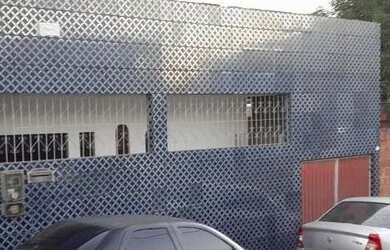 Imagem: A casa possui 2 Dormitórios, 3 Banheiros, 2 Vagas na garagem